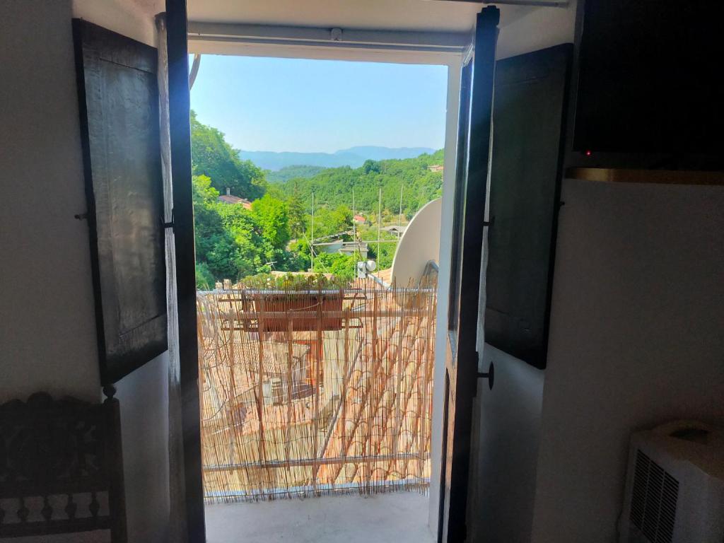 Nespecifikovaný výhled na hory nebo výhled na hory při pohledu z apartmánu
