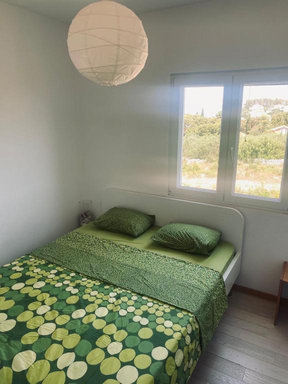 Łóżko lub łóżka w pokoju w obiekcie Island Šolta Comfort apartment Modesty