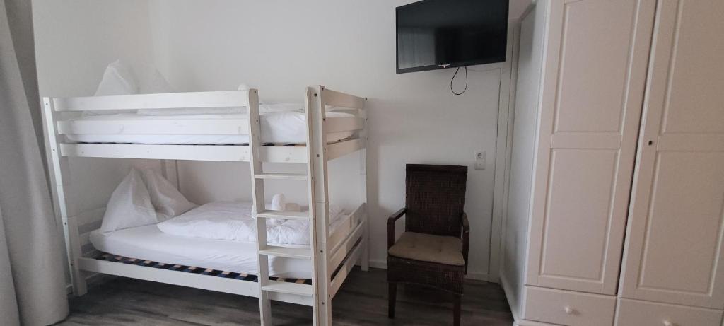 Postel nebo postele na pokoji v ubytování Märchenwald Steiermark Gasthof Sonnenhof
