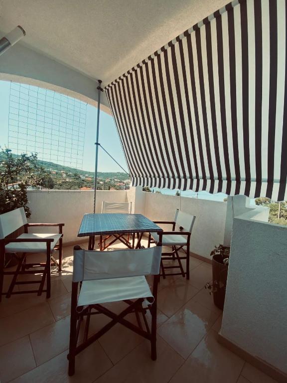 Balkon lub taras w obiekcie Island Šolta Comfort apartment Modesty