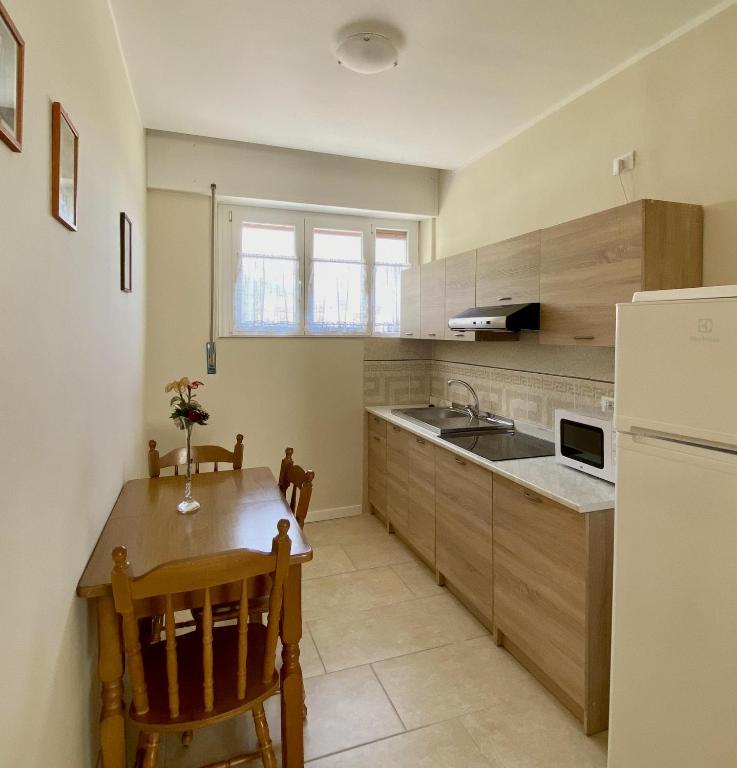 Kuchyň nebo kuchyňský kout v ubytování Albergo Lodrino