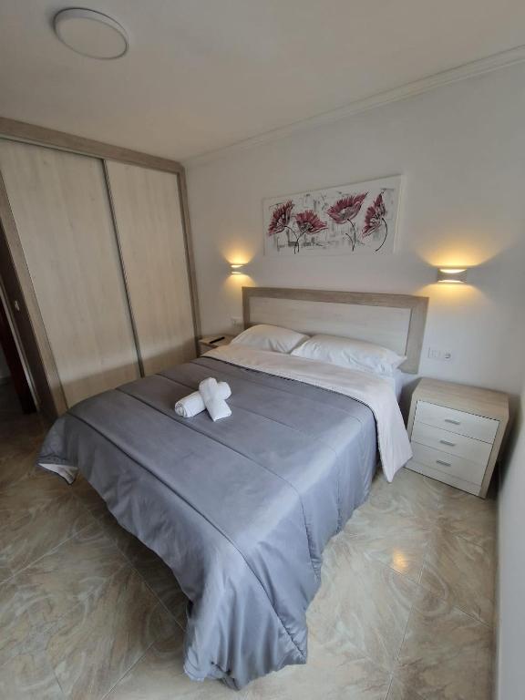 A bed or beds in a room at Apartamento Xoel