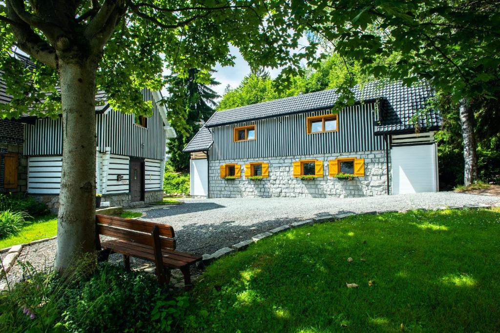Apartamenty STARY MŁYN nad strumieniem z możliwością dostępu do sauny, gorącej beczki, basenu - Szklarska Poręba - Casa De Dos Dormitorios