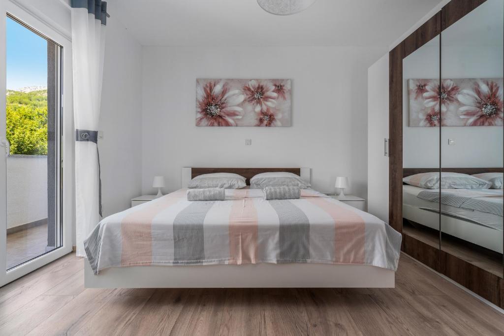 Posteľ alebo postele v izbe v ubytovaní Apartment Campo Verde with a private pool