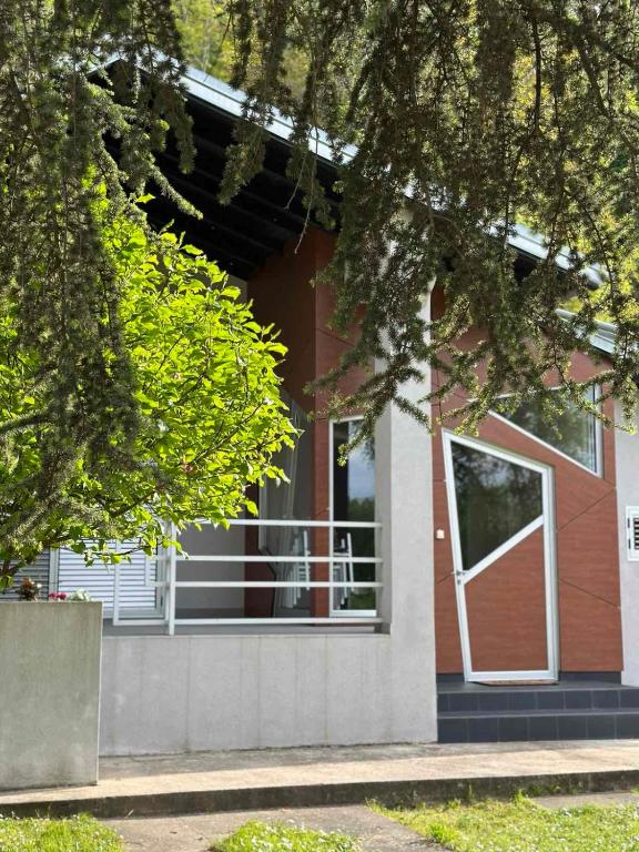 Hoone, kus puhkemaja asub