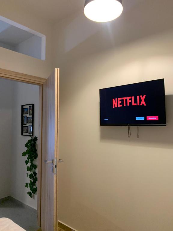 TV a/nebo společenská místnost v ubytování Meteora's unique gem