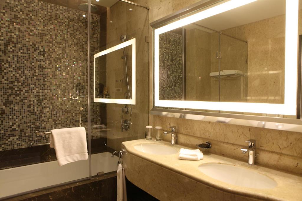 Koupelna v ubytování Sofitel Beirut Le Gabriel