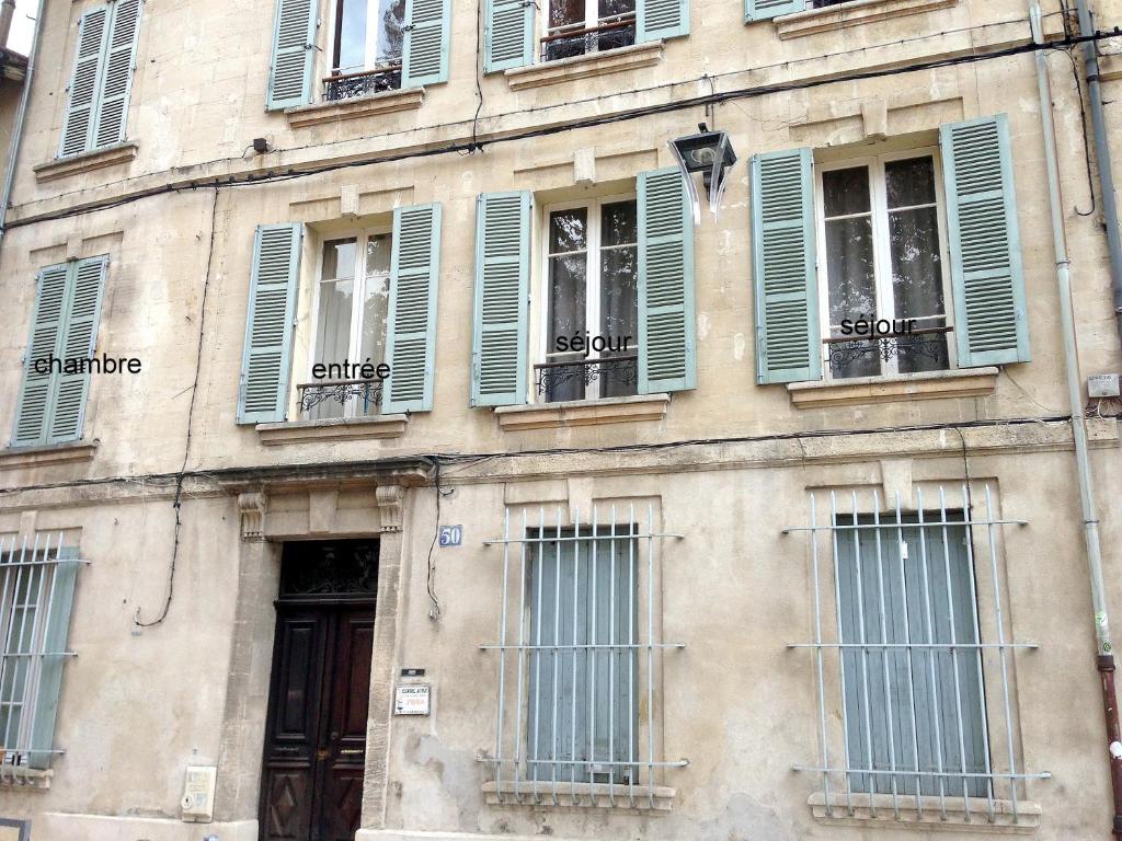 Photo de la galerie de l'établissement studio intra muros tres calme rénové, à Avignon