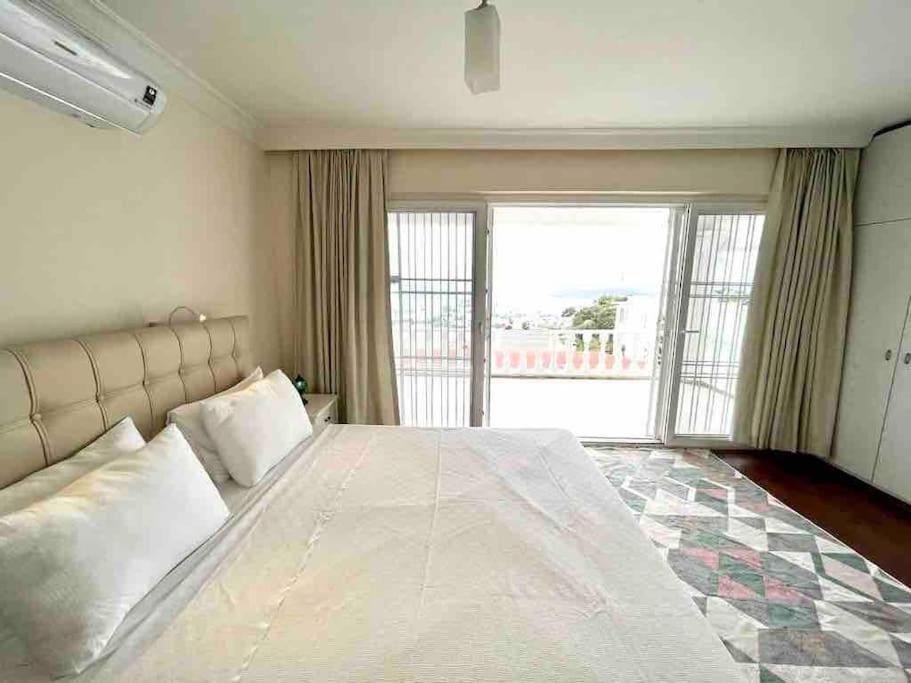 A bed or beds in a room at BODRUM BURCU VILLA , Magnificent Sea View, Cozy, Free Otopark, Free Wifi