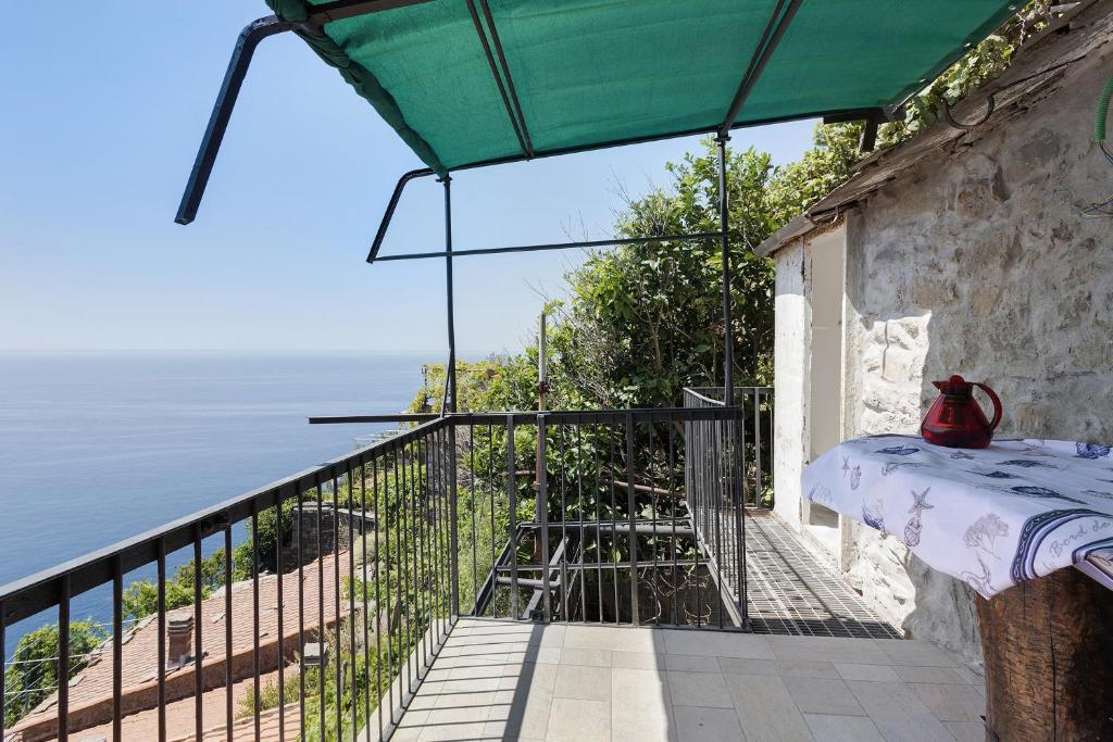 a balcony with a view of the ocean at Schiara in Campiglia