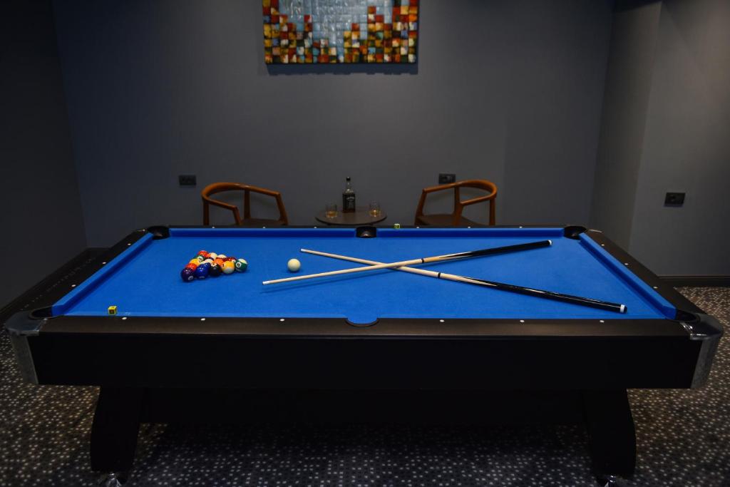 Biliár nebo kulečník v ubytování Hotel Monarch