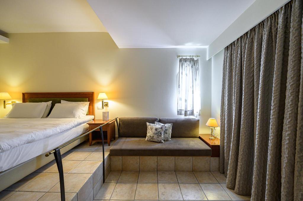 Postel nebo postele na pokoji v ubytování Olympion Asty Hotel
