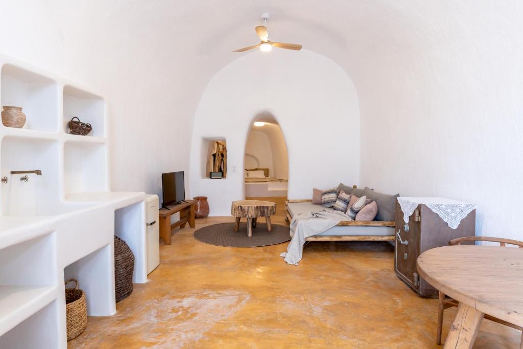 a living room with a couch and a table at Caval II in Fira