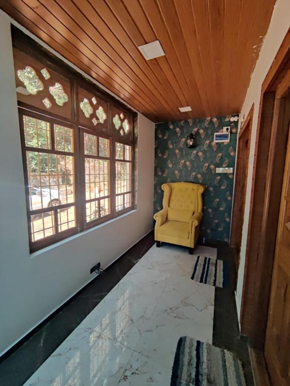 Posezení v ubytování WhiteHouse Homestay by Oxystays Hospitality