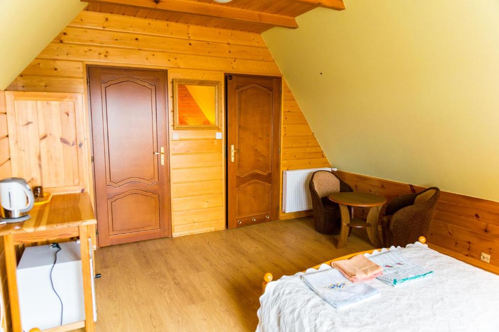 Posteľ alebo postele v izbe v ubytovaní Domek Pod Klonem Agroturystyka