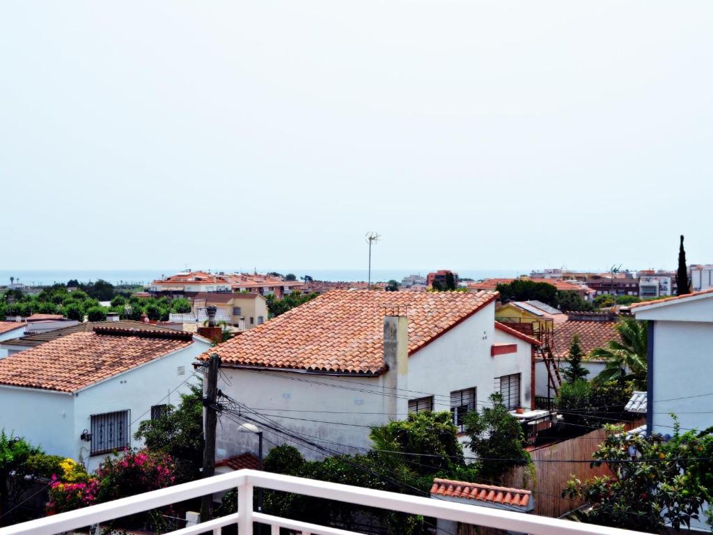 d'un balcon offrant une vue sur la ville. dans l'établissement AFRODITA Casa con dos apartamentos independientes, à Pineda de Mar