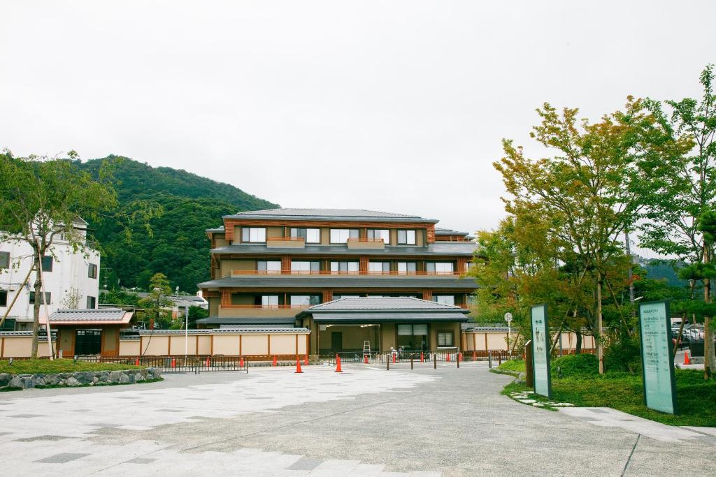 Nespecifikovaný výhled na hory nebo výhled na hory při pohledu z hotelu