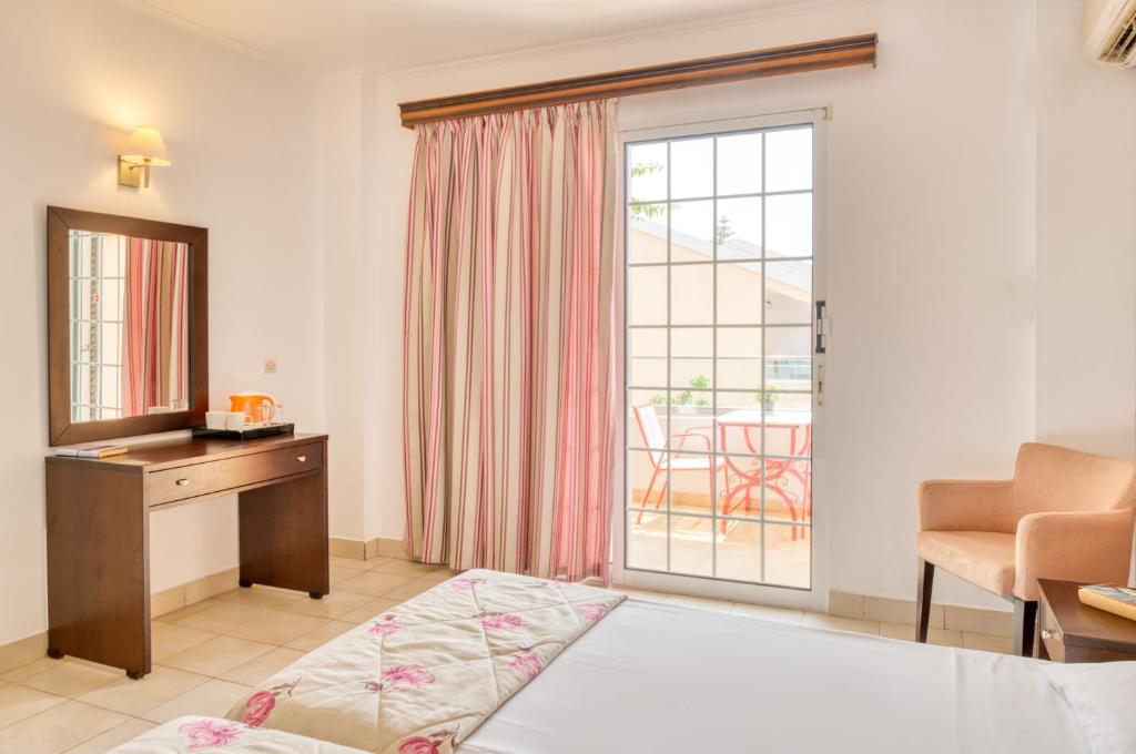 Postel nebo postele na pokoji v ubytování Oscar Hotel