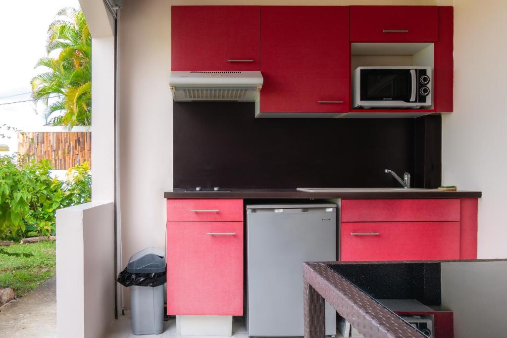 Kuchyň nebo kuchyňský kout v ubytování Hôtel Iloma