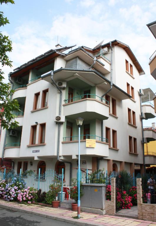 The building in which a vendégházakat is located