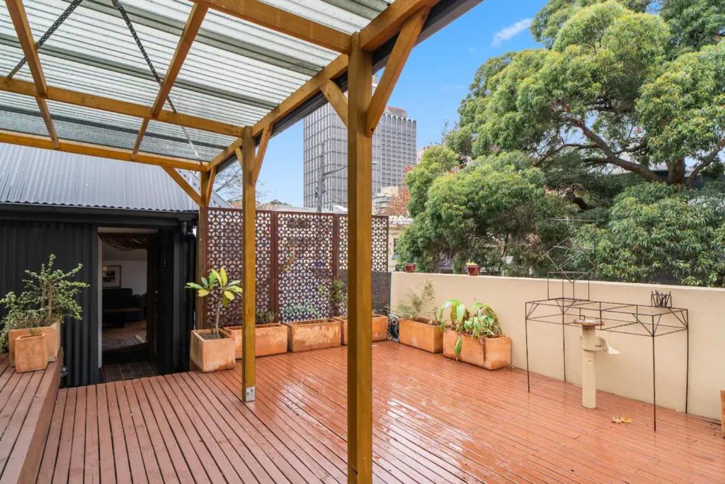 Gallery image of Cozy Apartment w Terrace Close to City Center in Sydney