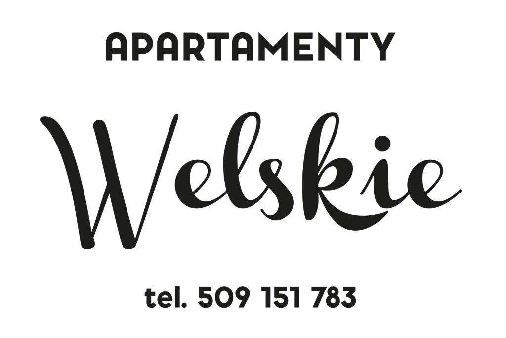 a handwritten sign for the apartment website with the text midterm at Apartamenty Welskie in Lidzbark