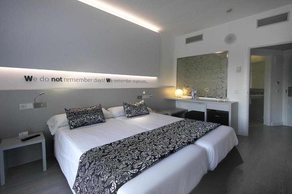 A bed or beds in a room at BG Pamplona