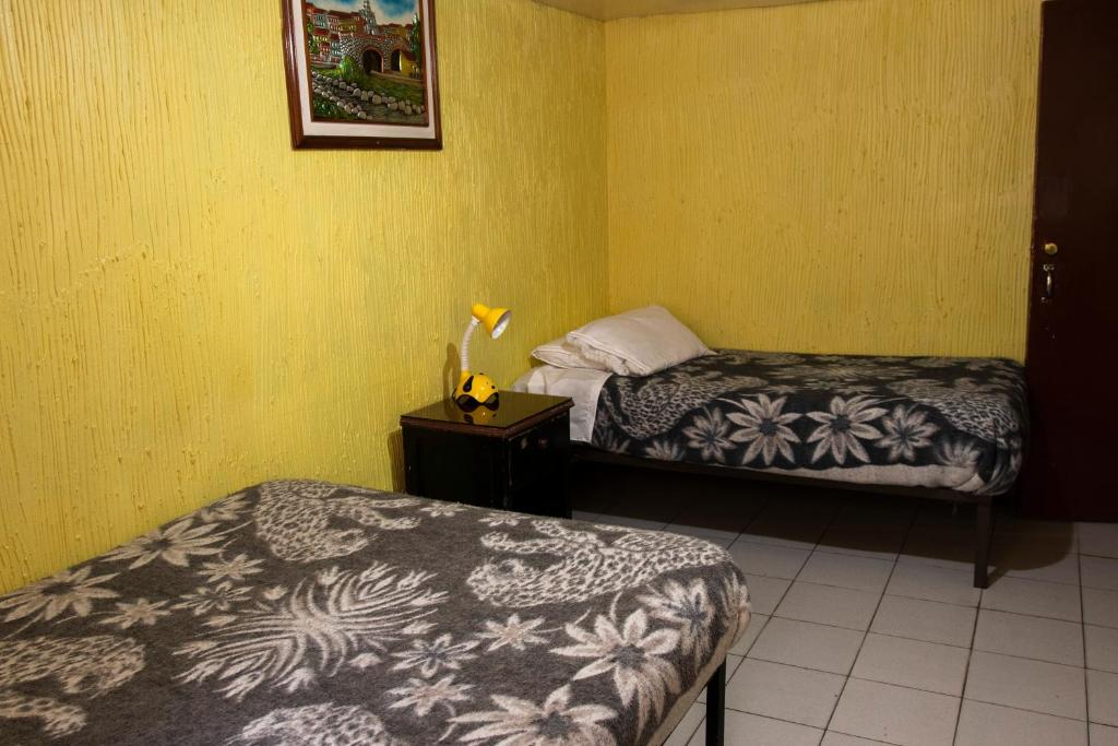 Postel nebo postele na pokoji v ubytování Hostal Carlos Luis