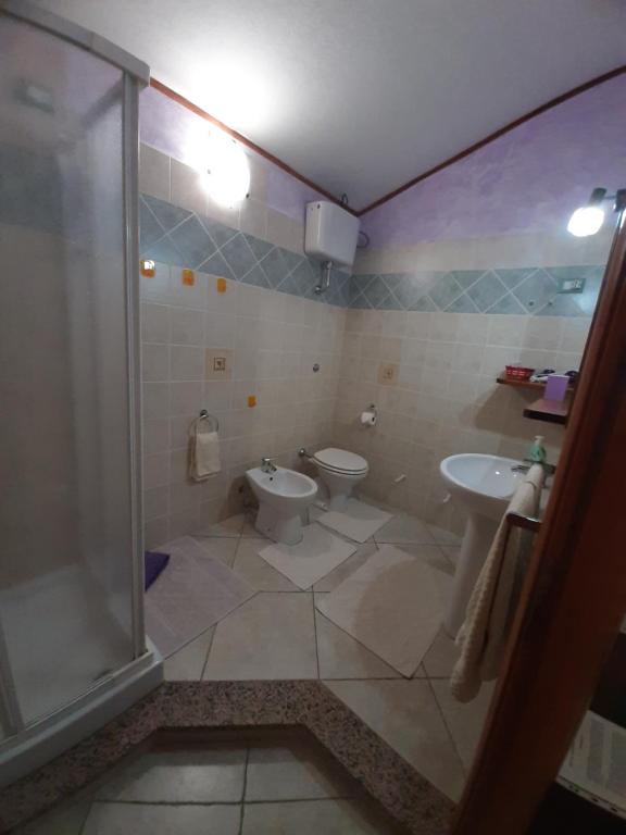 Koupelna v ubytování B&B Su Frascu Segau
