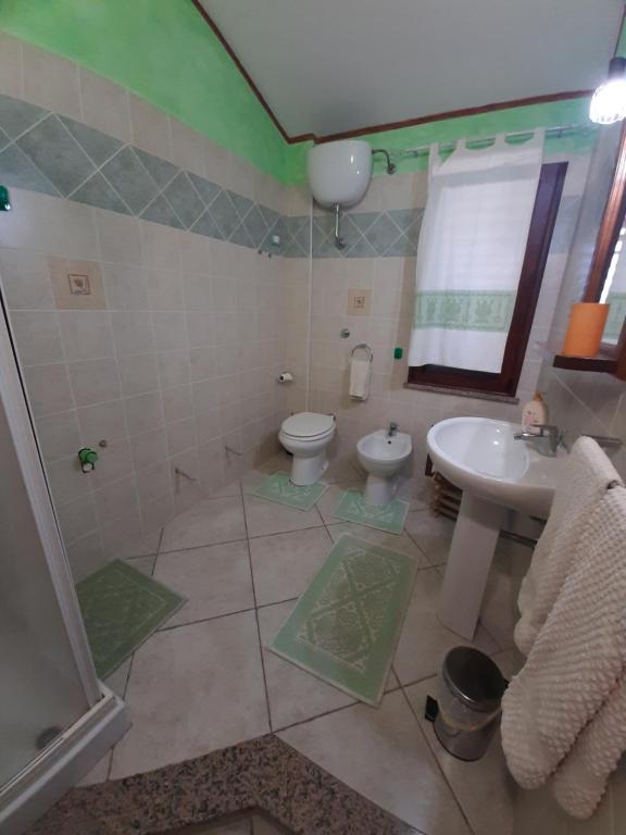 Koupelna v ubytování B&B Su Frascu Segau