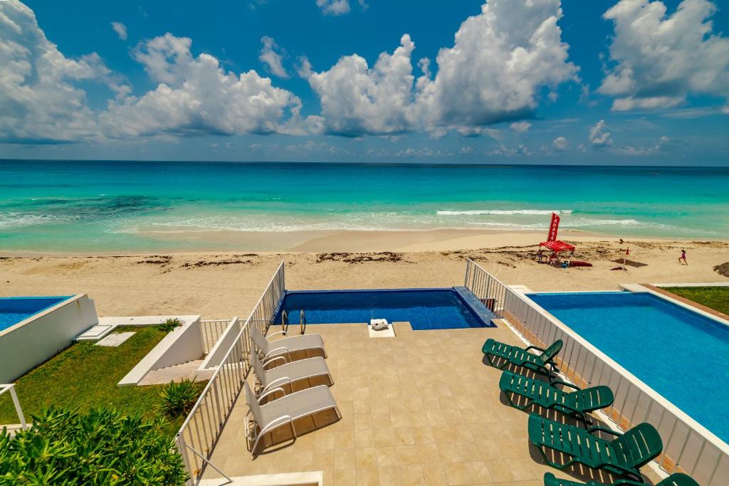Beach front house with Private pool, Cancún (updated prices 2024)