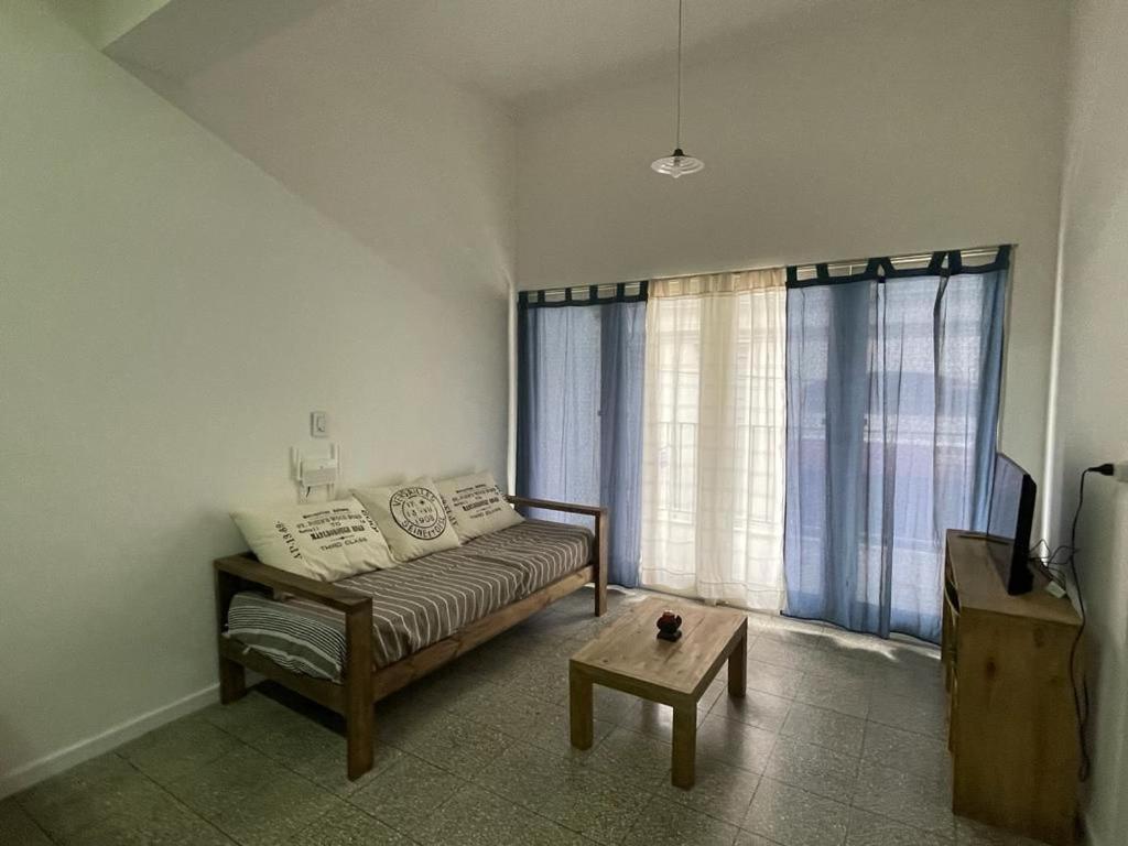 Televiisor ja/või meelelahutuskeskus majutusasutuses Departamento amplio con excelente ubicación