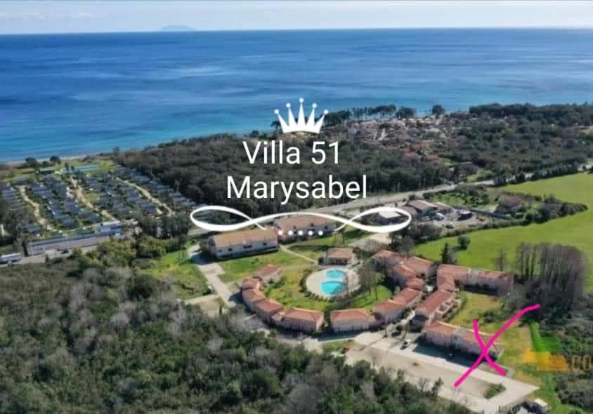 une vue aérienne d'un manoir avec les mots villa marshale dans l'établissement VILLA MARYSABEL , maison T4 duplex, résidence villa de melody avec 2 piscines, mer à 500 m, à Santa-Maria-Poggio