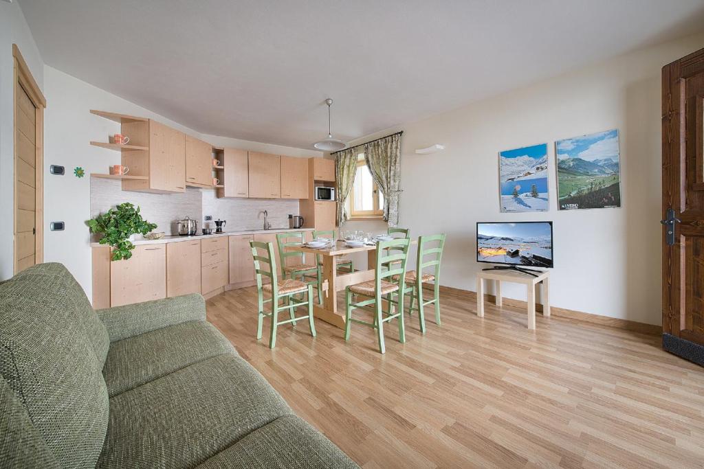 Kuchyňa alebo kuchynka v ubytovaní Chalet Elena