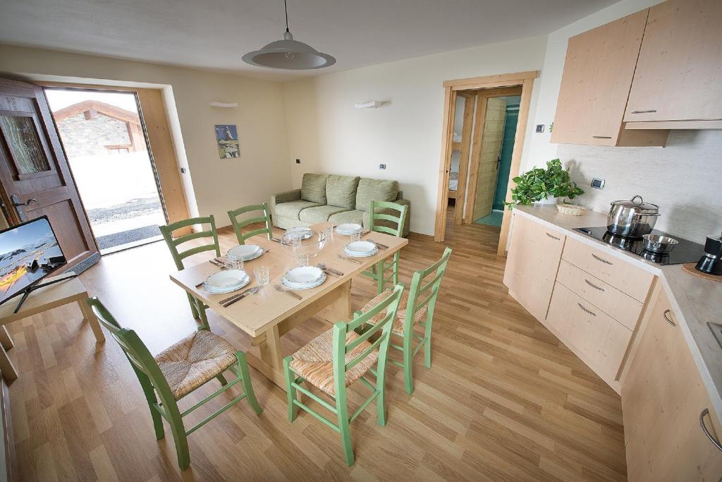 Kuchyňa alebo kuchynka v ubytovaní Chalet Elena