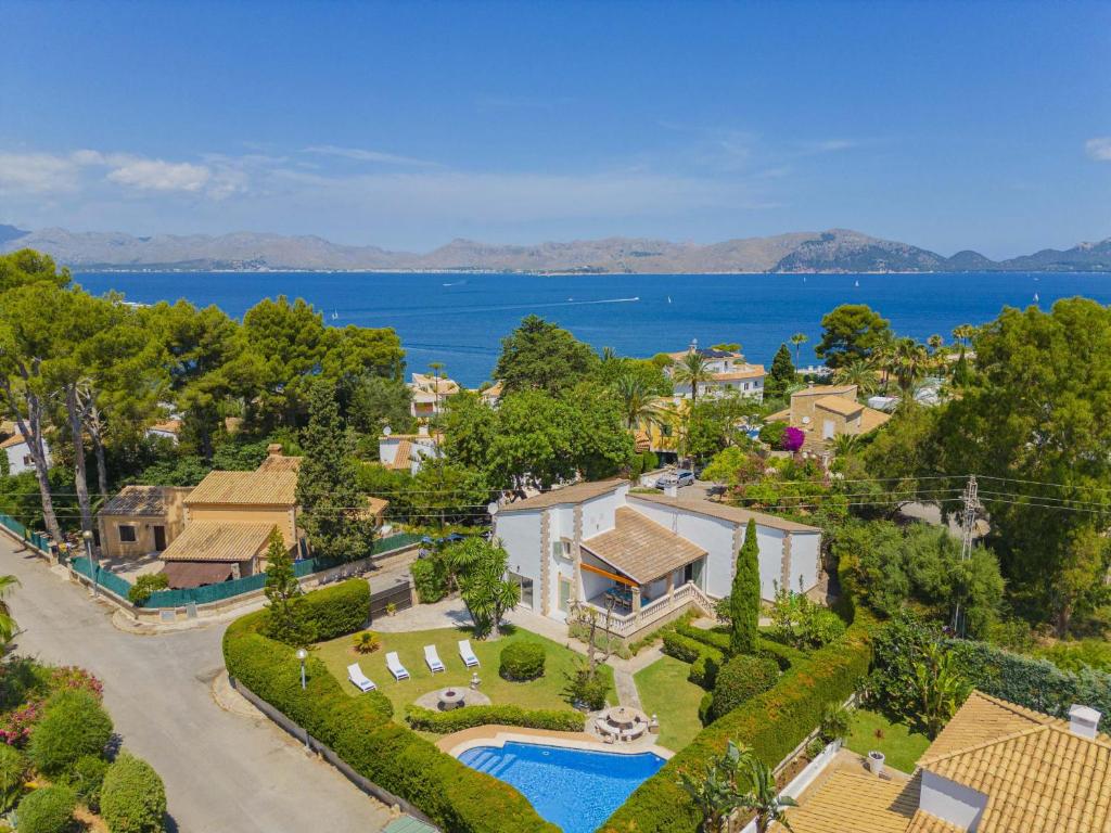 an aerial view of a house with a swimming pool at Cielo de Bonaire in Alcudia