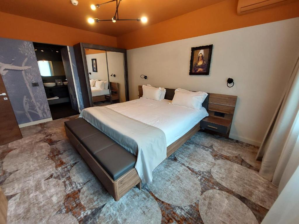 Postel nebo postele na pokoji v ubytování Bucharest Comfort Suites Hotel