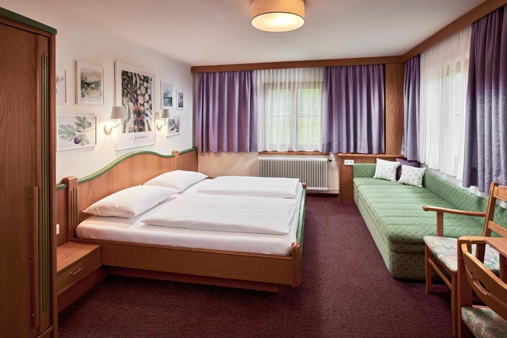 Postel nebo postele na pokoji v ubytování Hotel Gasthof Siggen