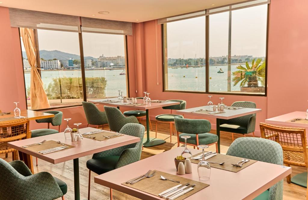 NYX Hotel Ibiza by Leonardo Hotels-Adults Only, Bahia de Sant ...