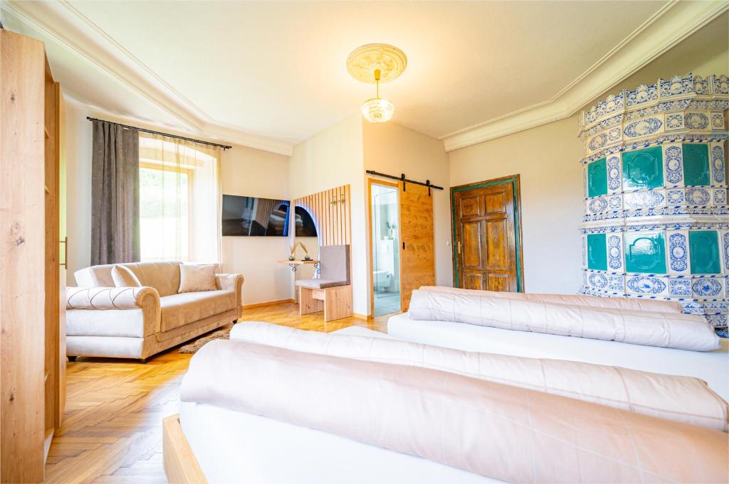 TV a/nebo společenská místnost v ubytování Lorettohof Hotel Garni