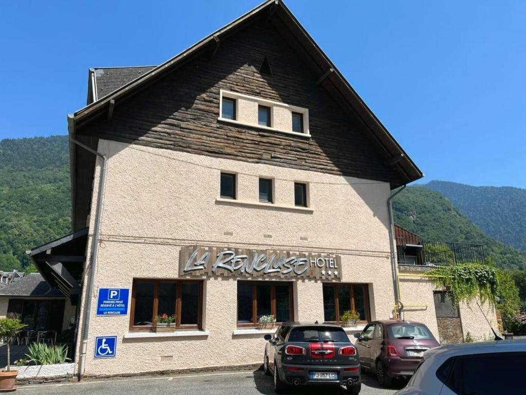Nespecifikovaný výhled na hory nebo výhled na hory při pohledu z hotelu