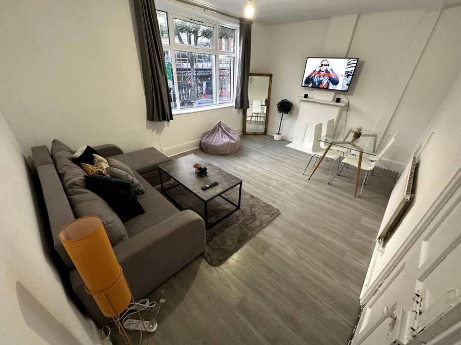 a living room with a couch and a table at Magnificent 2 Bedroom On Tower Bridge in London