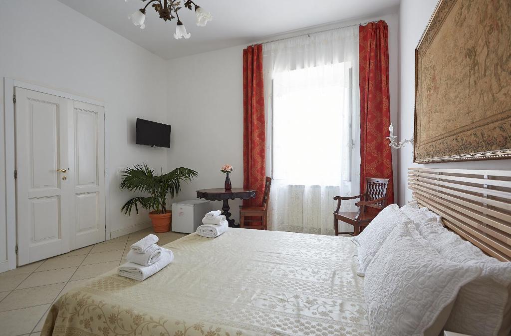 LE CAMERE di VITTORIA - Double Room With Private Bathroom