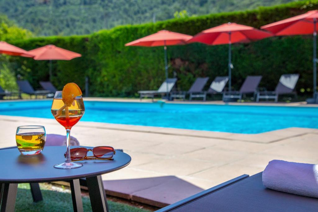 Πισίνα στο ή κοντά στο ibis Styles Aubagne Gemenos