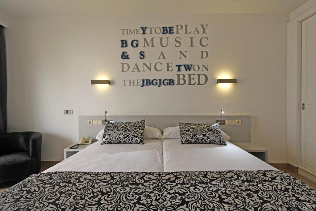 A bed or beds in a room at BG Pamplona