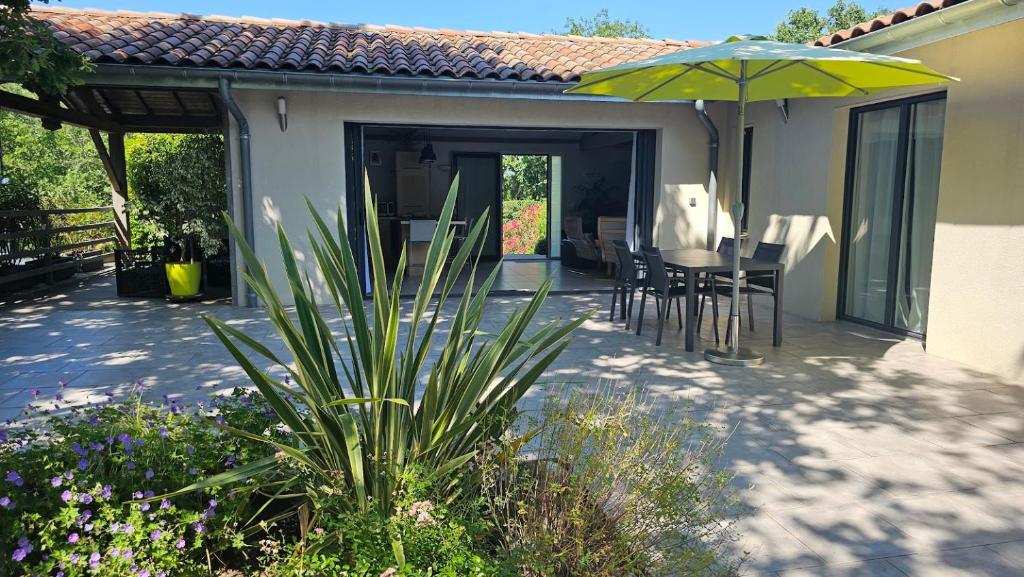 Galeriebild der Unterkunft Les Oliviers gîte grand confort au calme classé 3 étoiles in Balazuc