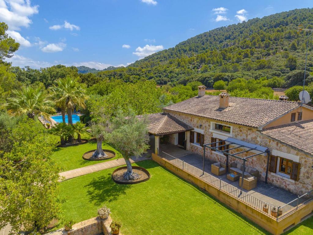 an aerial view of a house with a yard at Villa Ca Na Rossa in Campanet
