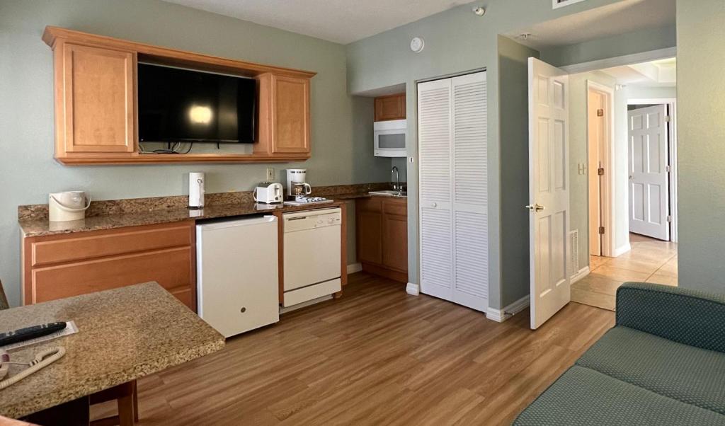 Star Island Resort and Club - Near Disney - Standard Suite