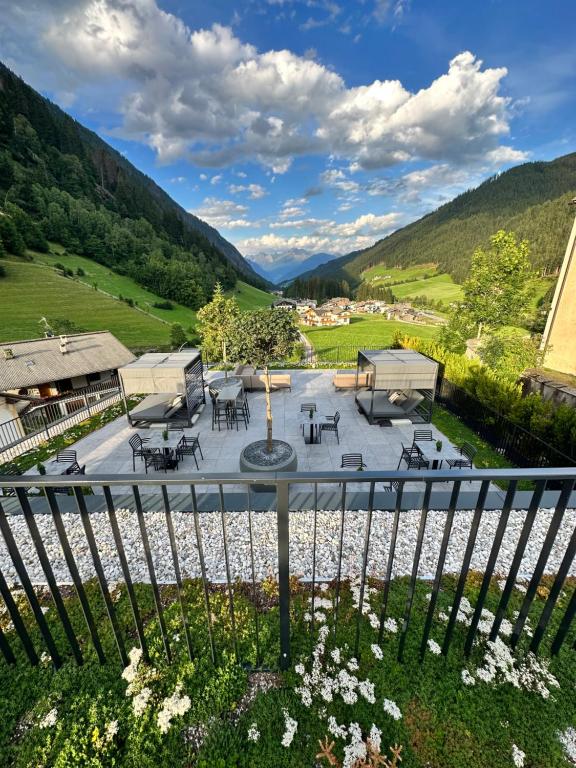 Nespecifikovaný výhled na hory nebo výhled na hory při pohledu z hotelu