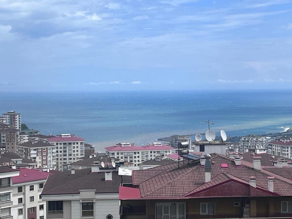a view of a city with buildings and the ocean at Reis apart in Trabzon